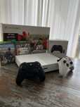 Xbox one S 1 TB 2 manete