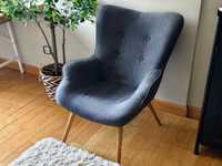 Сиво кресло с табуретка за крака, скандинавски стил