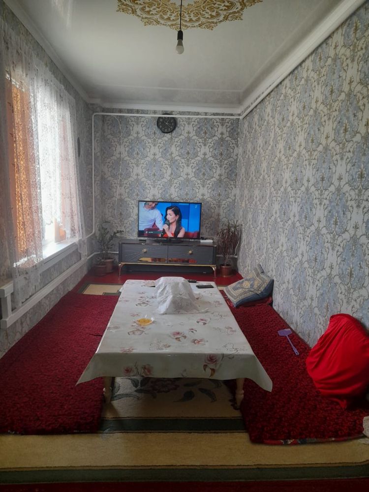Үй сатылады.