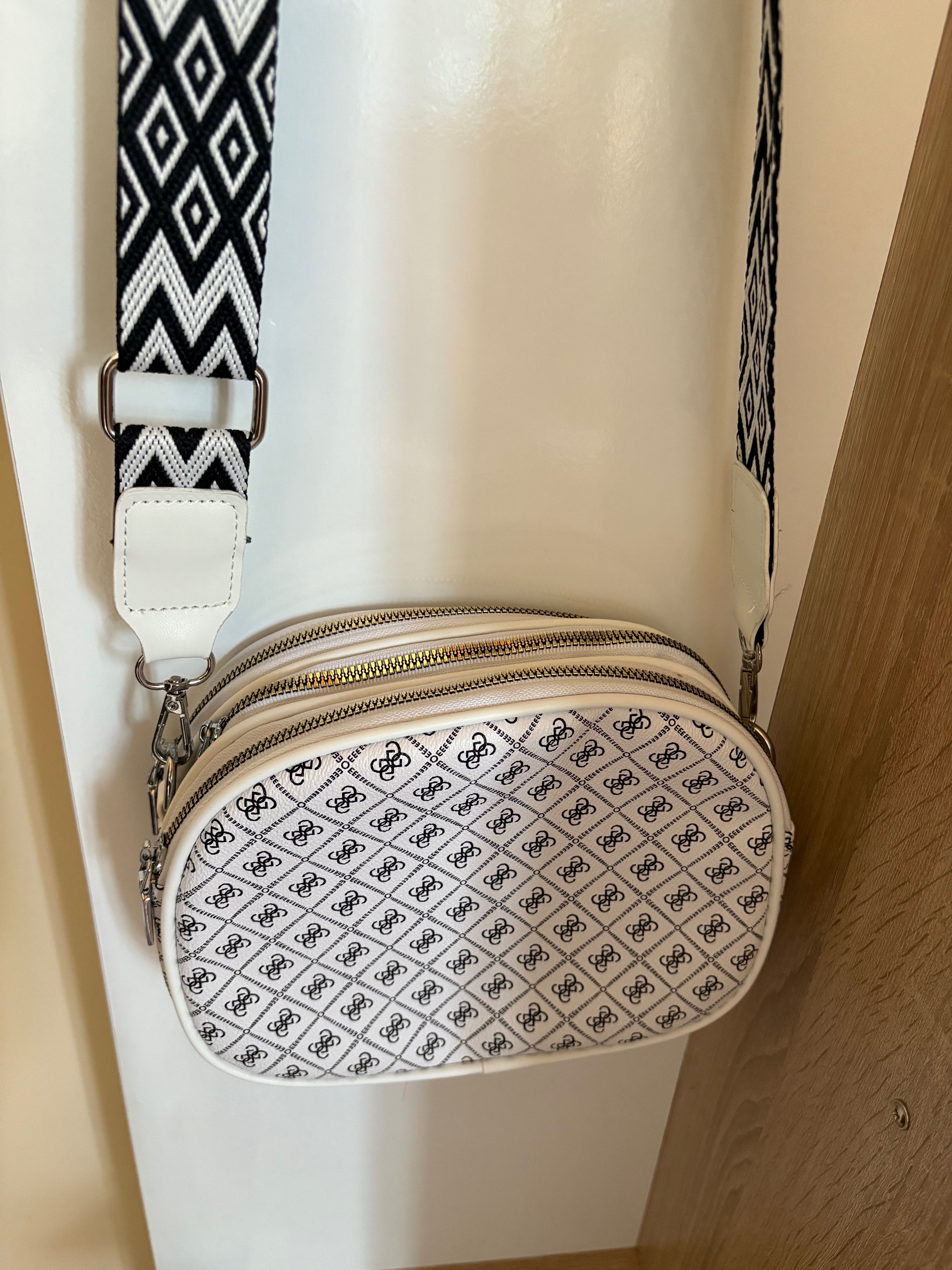 Дамска чанта guess