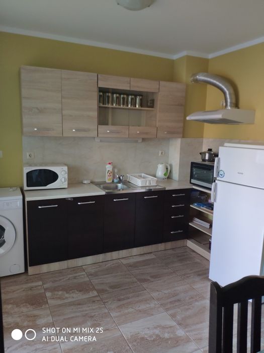 Апартамент тристаен под наем