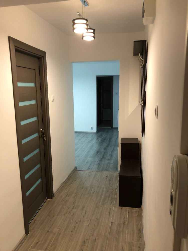 Inchiriez apartament semidecomandat