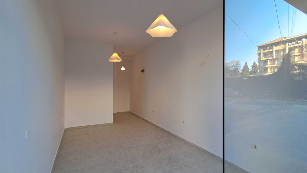 Магазин под наем- център на гр. Хисаря, 25 кв. м.