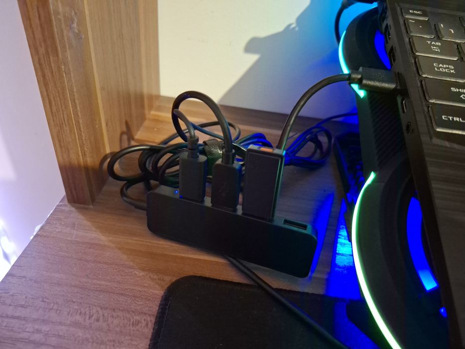 Vând laptop cu tot cu accesorii !