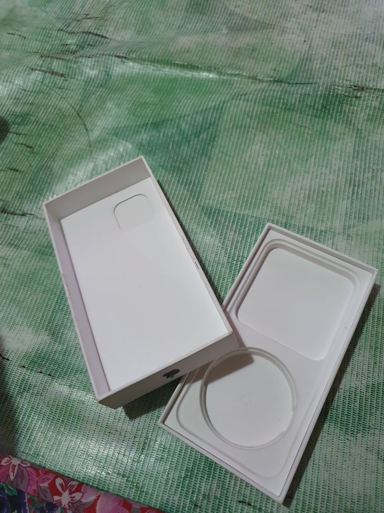 Iphone 12 karobkasi
