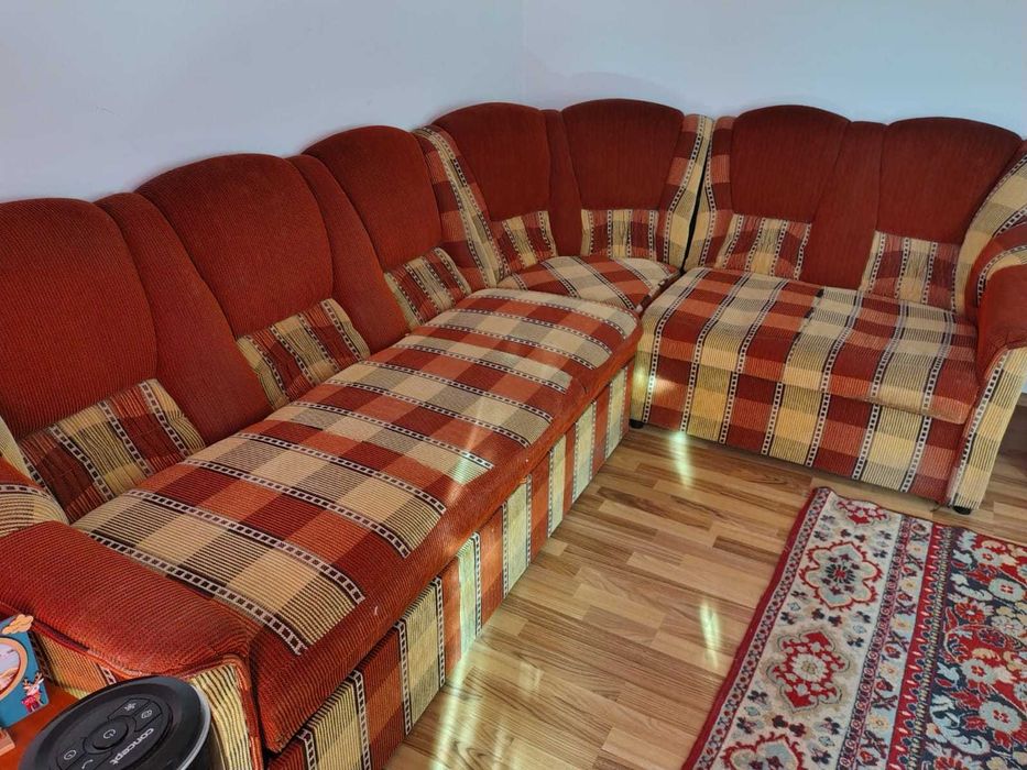 Colțar extensibil recondiționat + fotoliu asortat – stare foarte bună