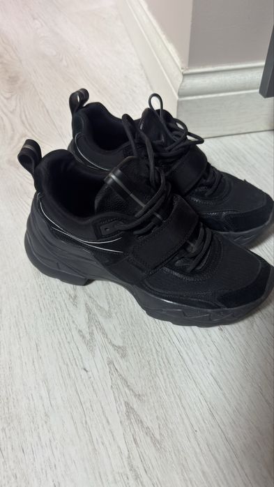 Кроссовки демисезон zara