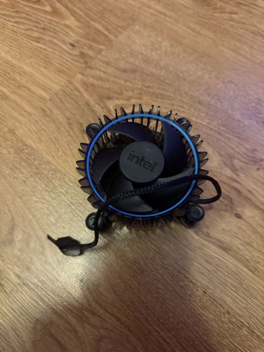 Cooler Intel original – perfect funcțional (scos în urma unui upgrade)