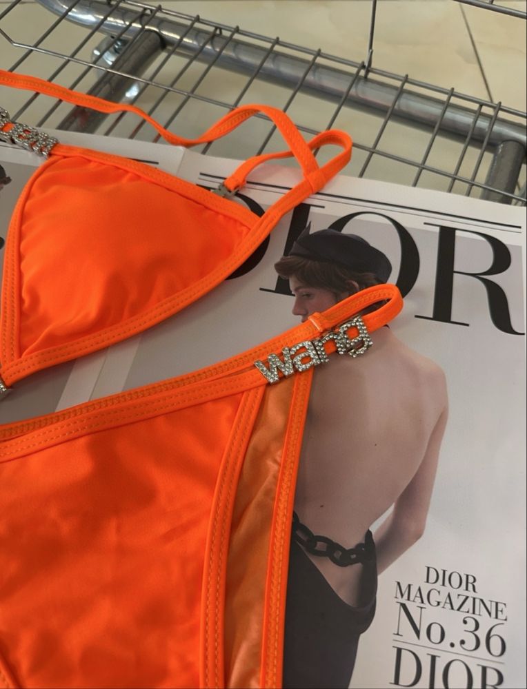 Луксозни бански Alexander Wang – Дръзка елегантност на плажа