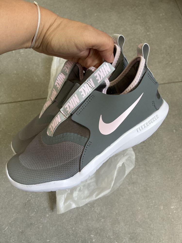Adidasi nike flexrunner