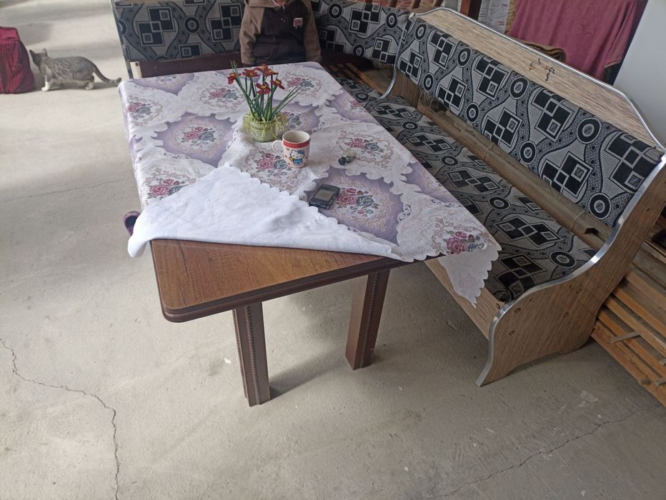 Кухни уголок холаат яхши келишамиз яна 800000..