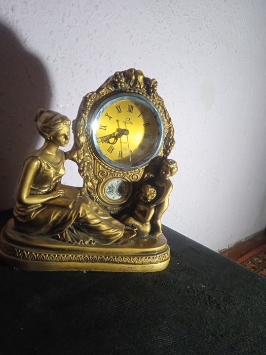 Настольные часы.