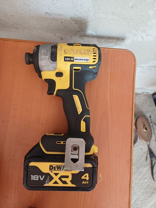 Dewalt DCF887 in stare foarte buna