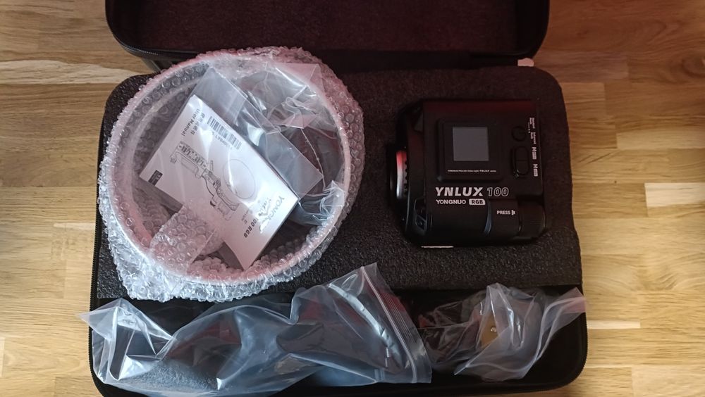 Kit Lampa Video LED RGB COB 100W Smart Yongnuo YNLUX100 RGB