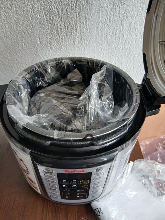 Vând oala electrică Tefal de 6L