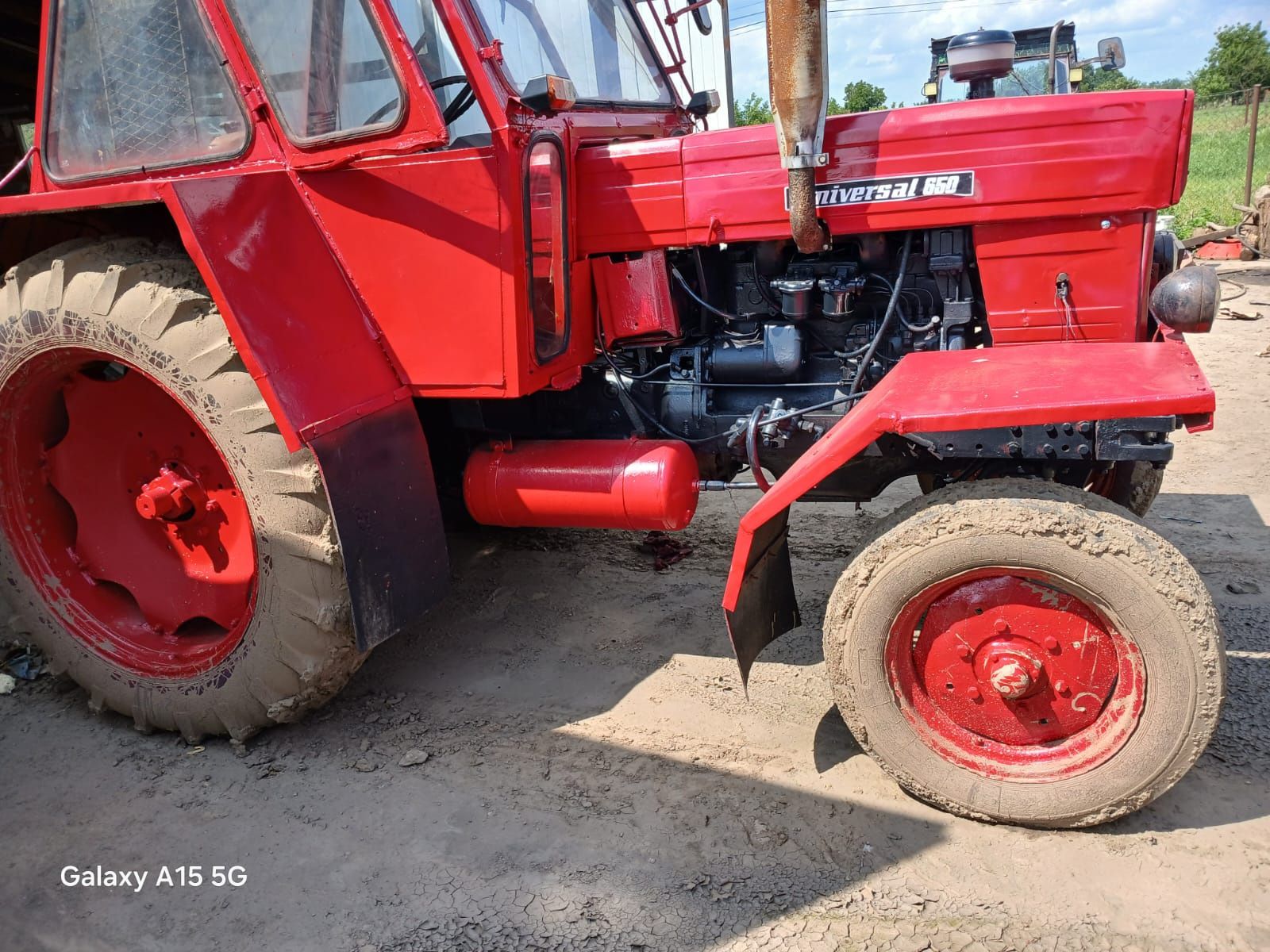 Tractor Universal UTB 650