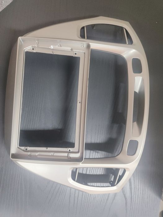 Продам рамку для магнитолы Android Toyota Highlander