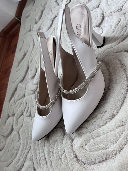 Pantofi albi marimea 36