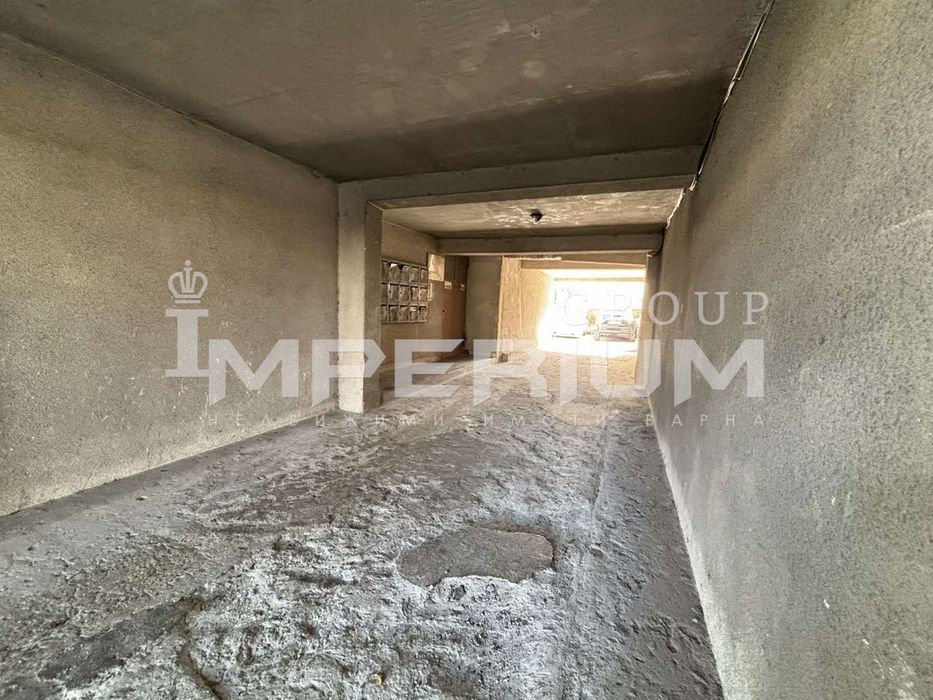 Гараж под наем в района на Лятно кино Тракия, гр. Варна ТОК, ВОДА, КА