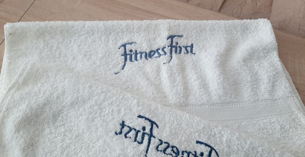 Две хавлиени кърпи за фитнес и 6бр малки