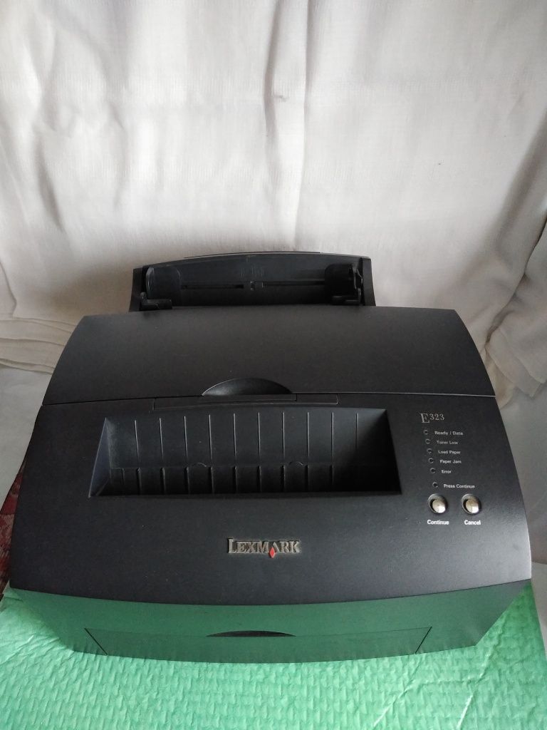 Imprimanta LEXMARK E323, compacta, cartus urias