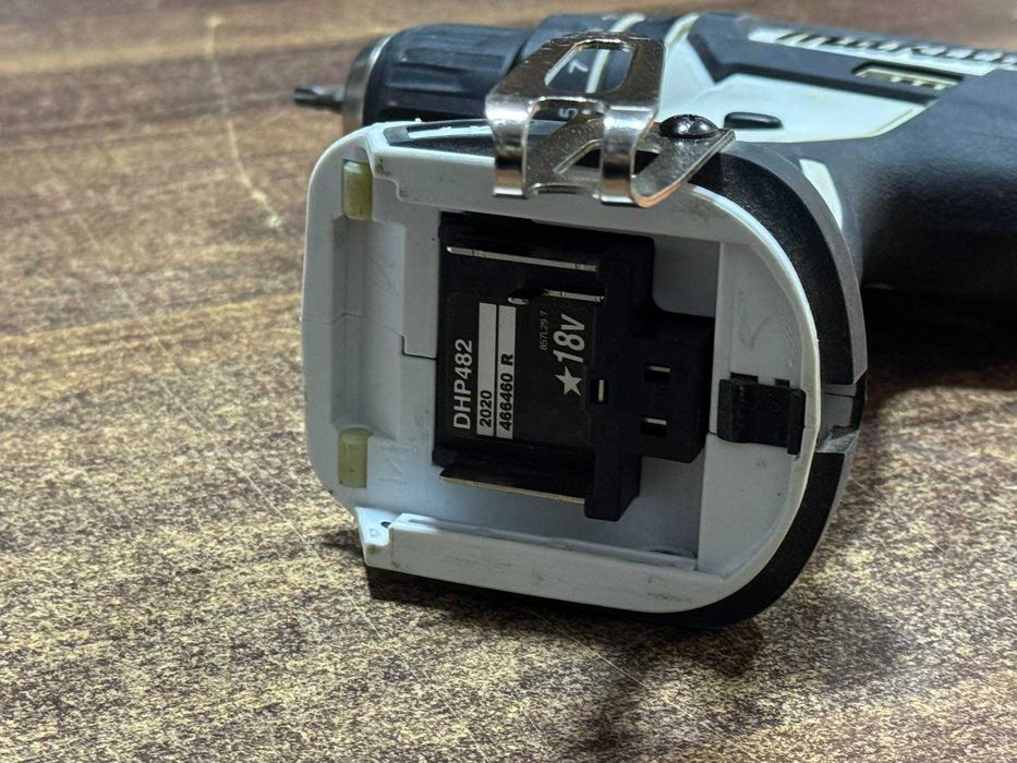 Продавам комплект Makita – винтоверт + батерия + зарядно