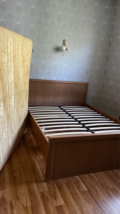 Продам двухспальную кровать