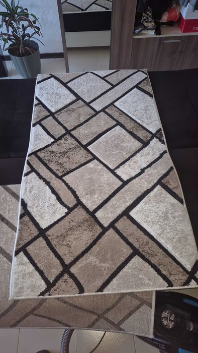 Пътеки 2бр. 150 см на 80см , всяка на цена 20 лева или общо 40лева.