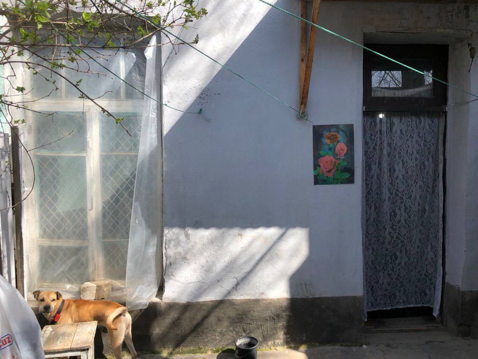 Домик в общем дворе 2 комнаты со своим двориком