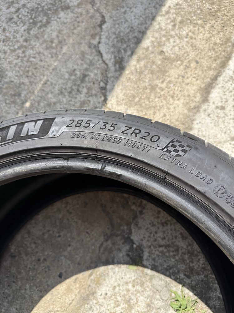 Michelin Pilot Sport 4 S 285/35/20-255/40/20