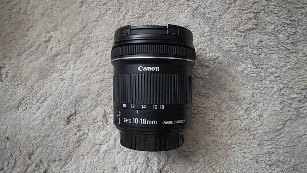 Canon EOS 77D + 3 obiective + accesorii – Pachet complet