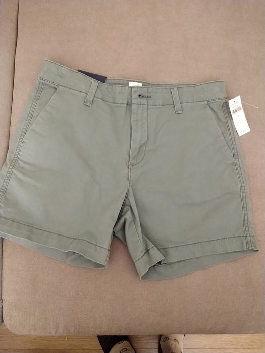 GAP къси дамски панталони, размер S, нови