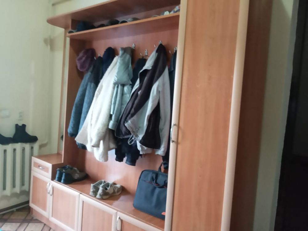 Прихожка шкаф продается