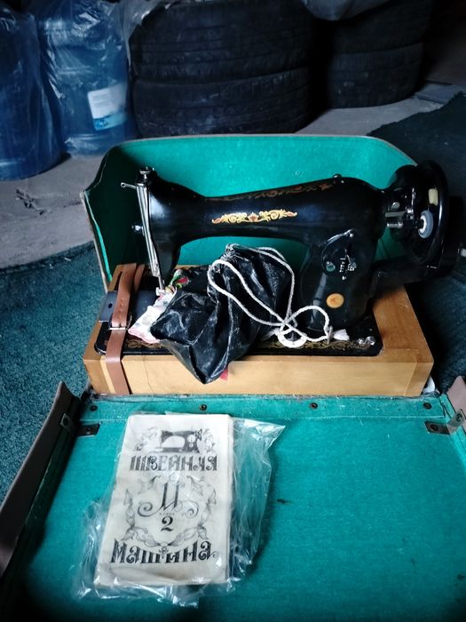 Швейная ручная машинка "Чайка".