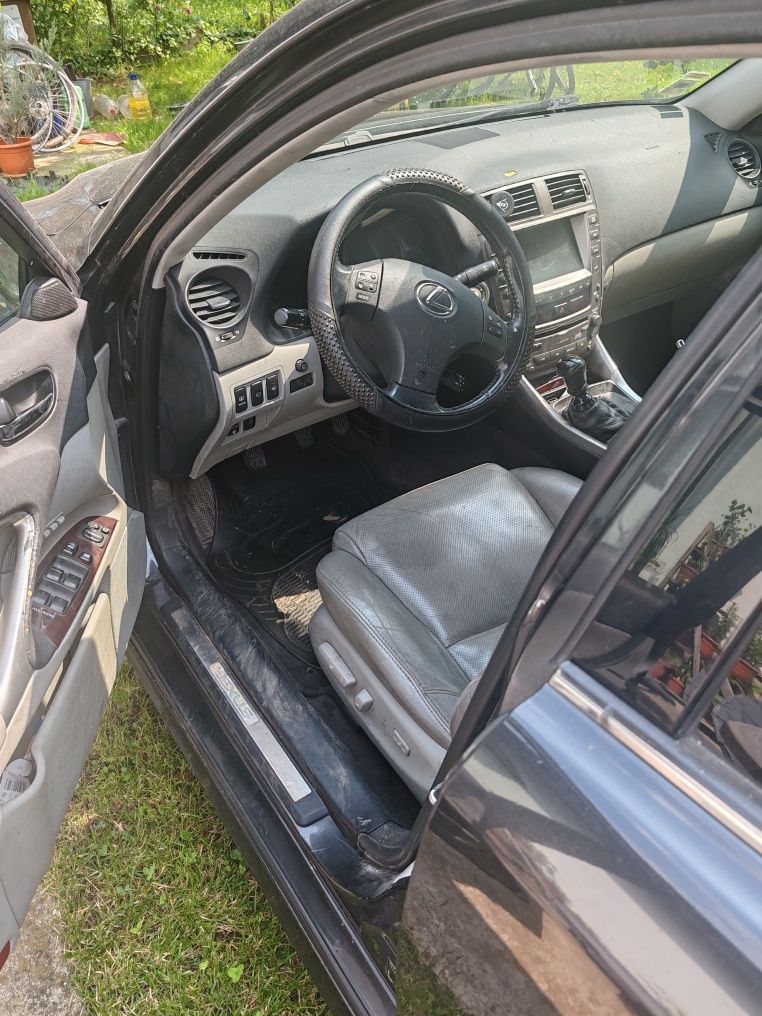 Lexus IS 220 D în stare buna de funcționare