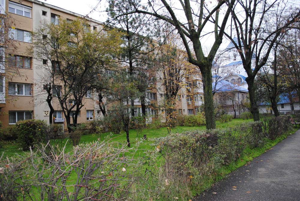 Apartament 2 Camere, Bloc cu 4 Etaje ZONA KAUFLAND VEST,Statie Bloc 10