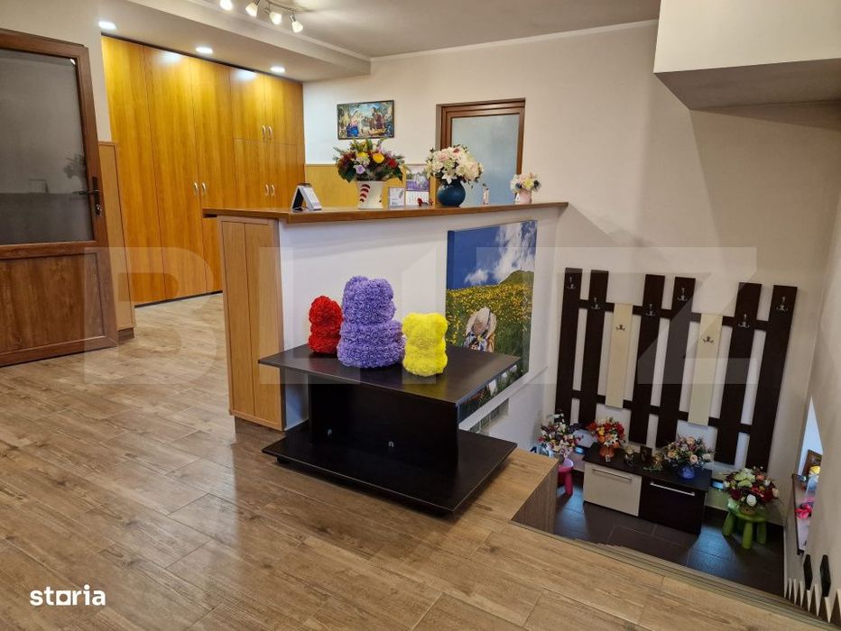 Casa deosebita individuala  cu spatiu comercial ,se vand impreuna zona