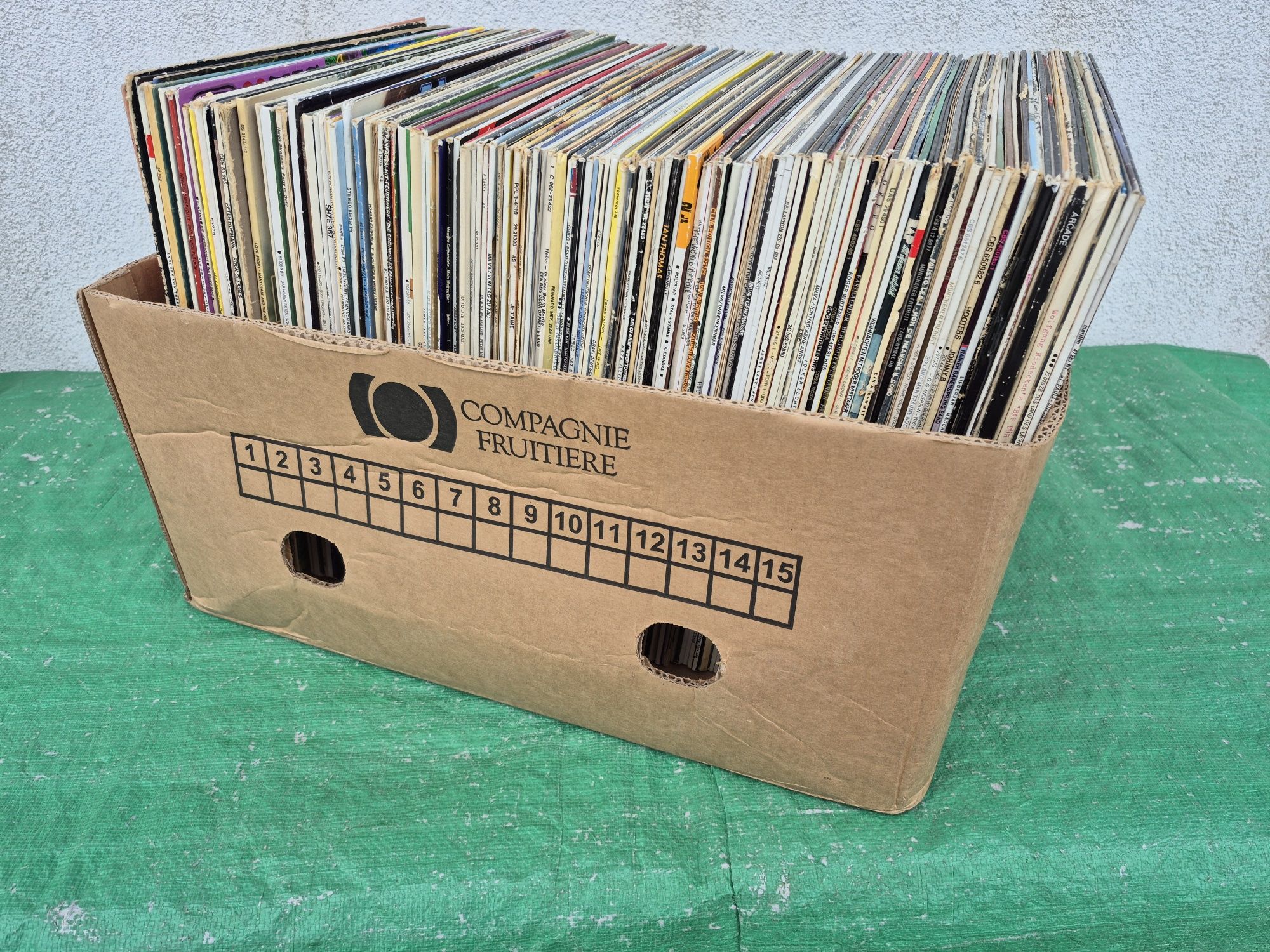 Lot Discuri Vinil colectie 200 LP cu muzica usoara straină mixta