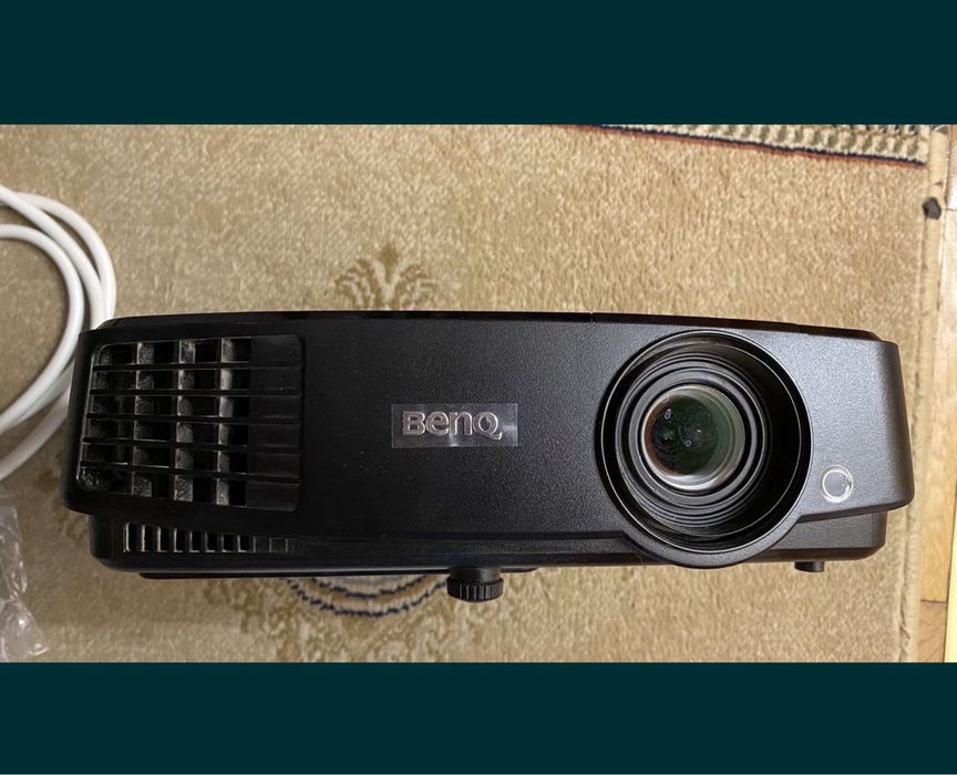 Ochelari 3D Panasonic si un videoproiector BenQ