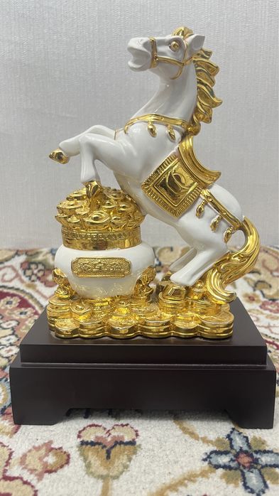 Продам подарочный сувенир лошадь