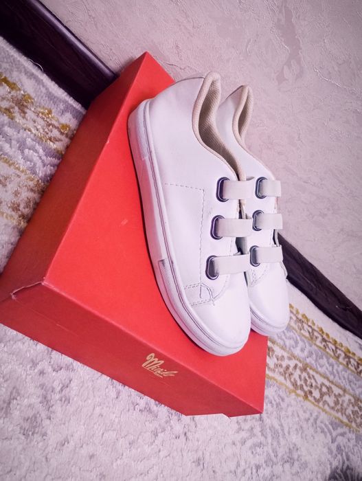 Джорданы,размер 36,5 ,кроссовки40,белые 39