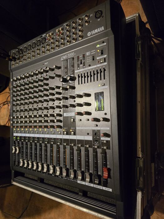 Mixere Yamaha Mg32/14fx/Yamaha Emx5000 2x500w/Behringer Ddm4000/1204Fx