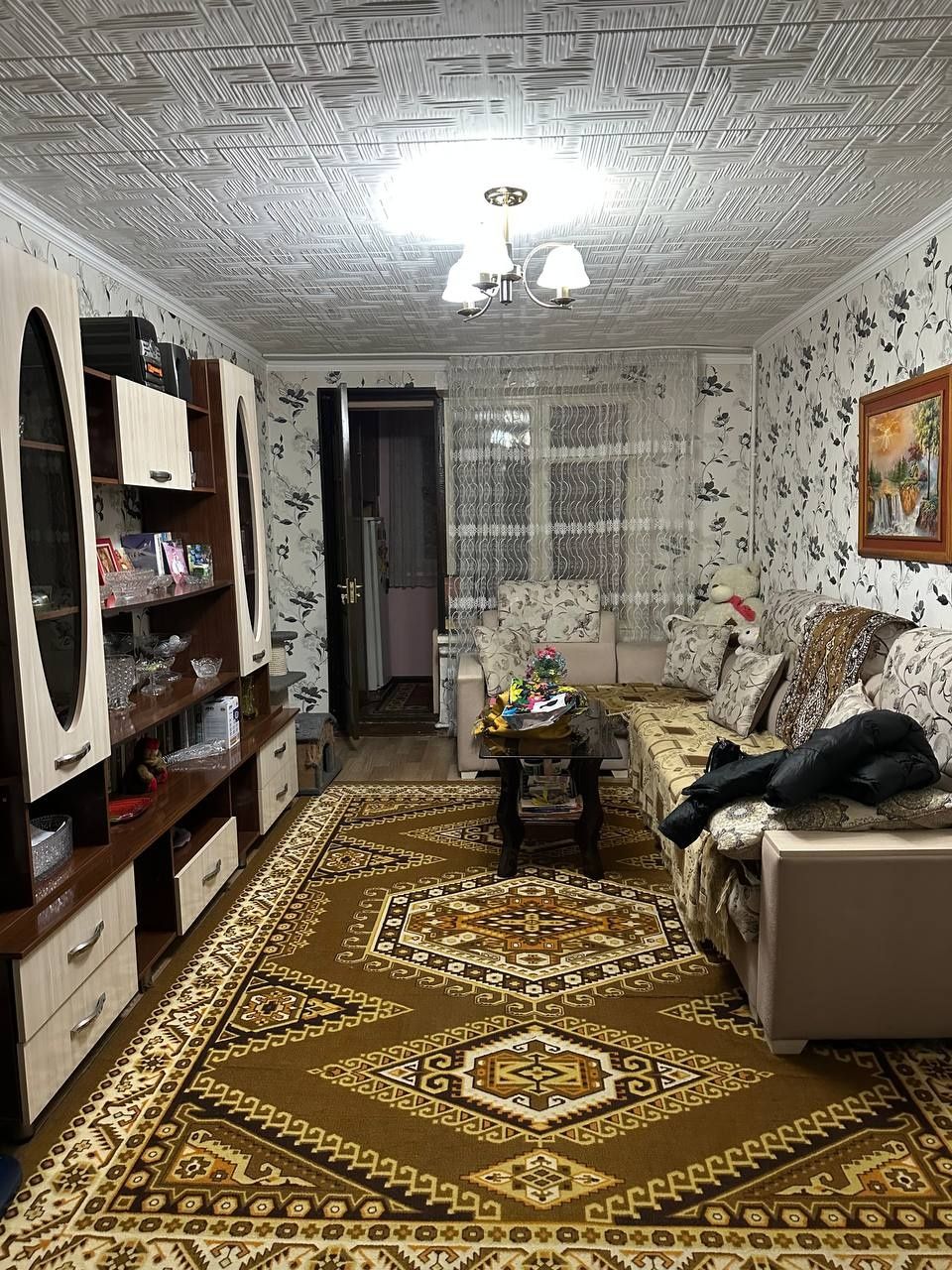 Продам чиланзар 25.  Двух комнатная.  Балкон 2*6