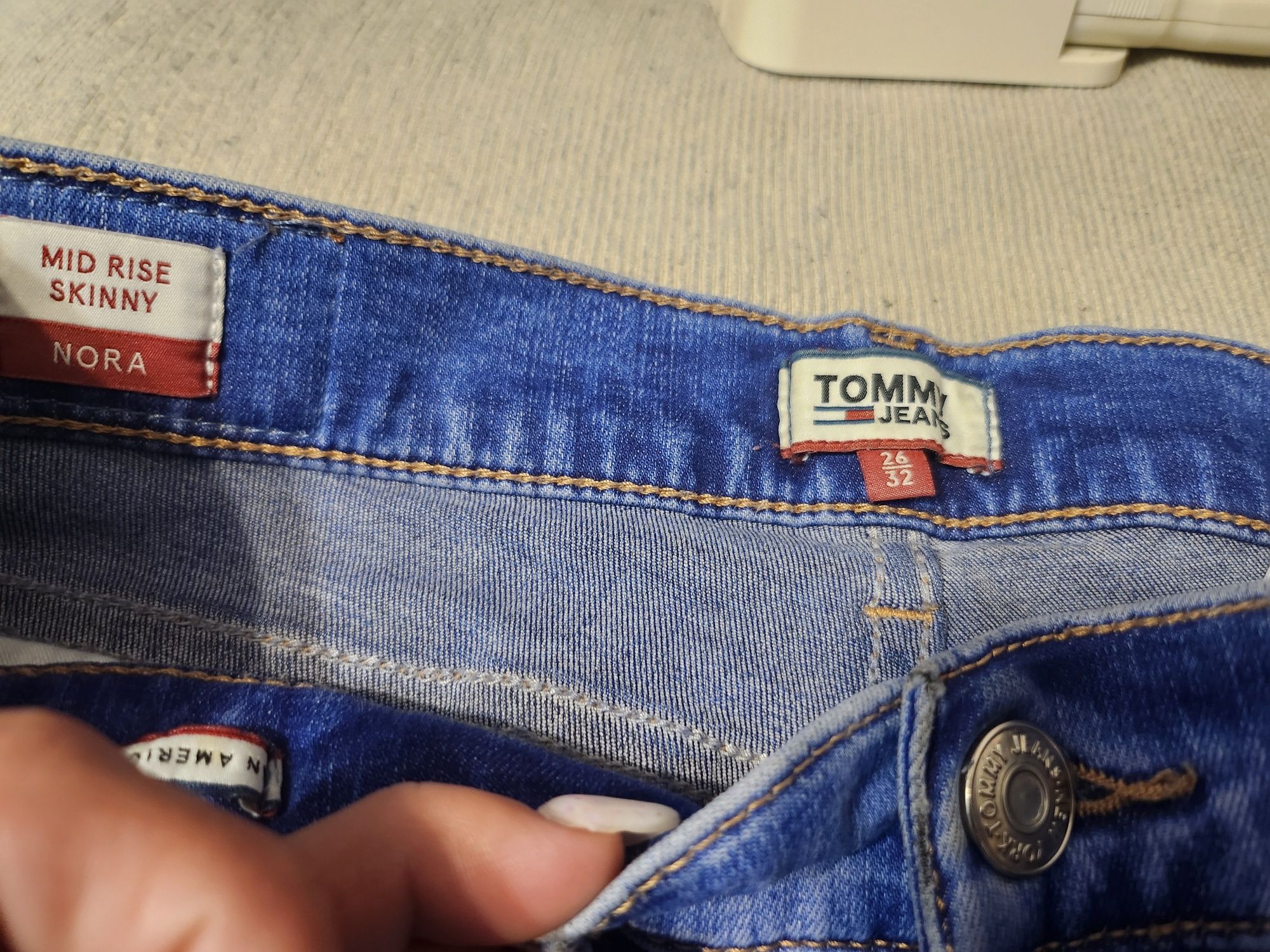 Дамски дънки Tommy hilfiger 26 номер