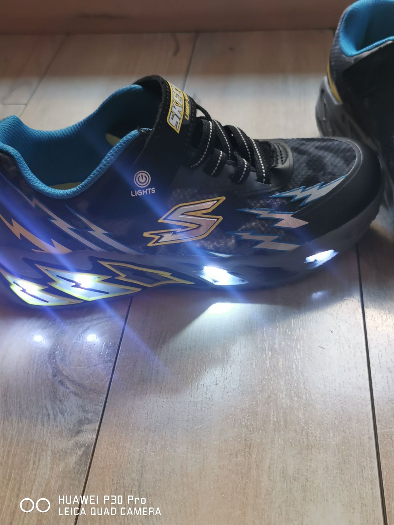 Vând Skechers mărimea 34