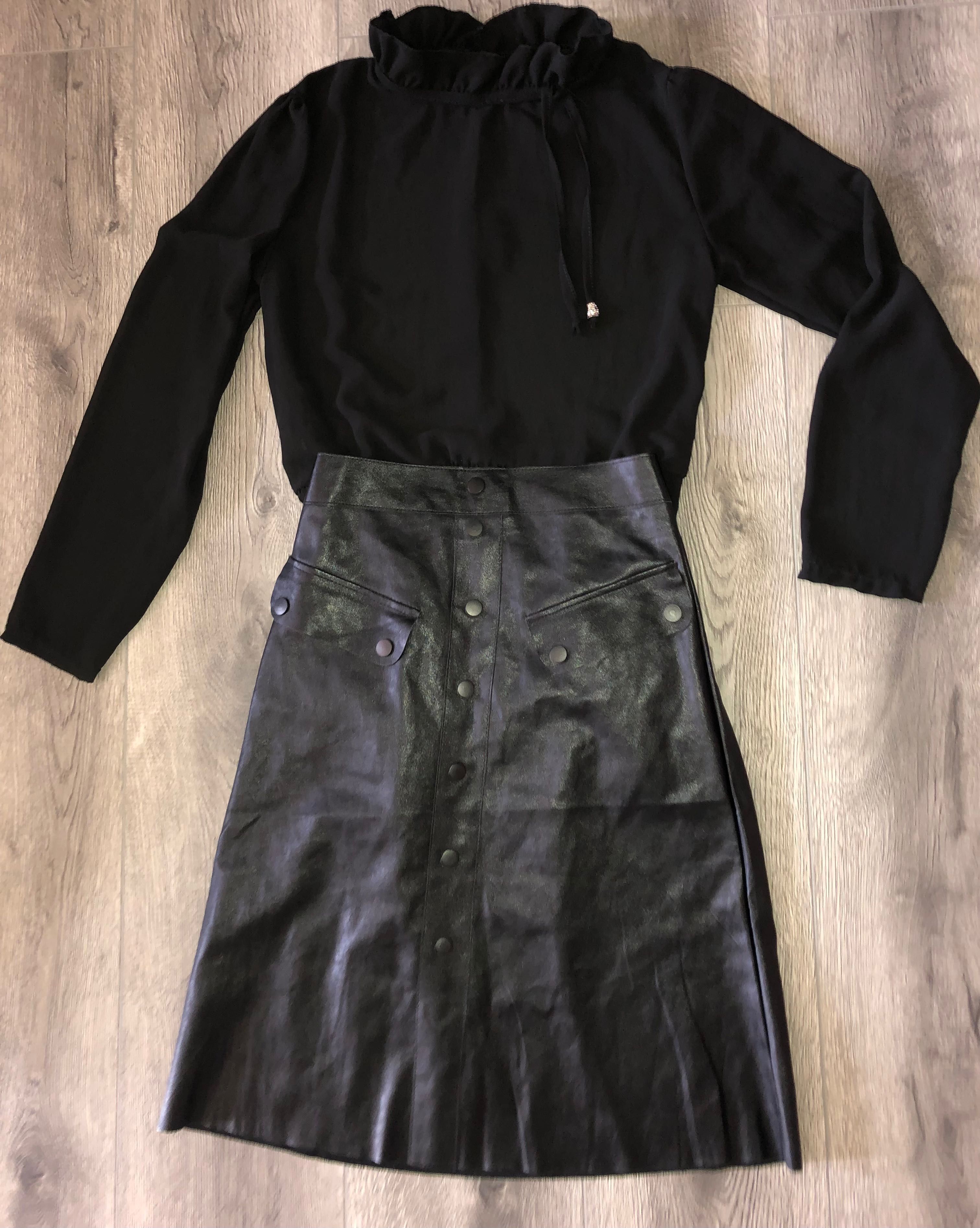 Fusta și bluza neagră mărimea s