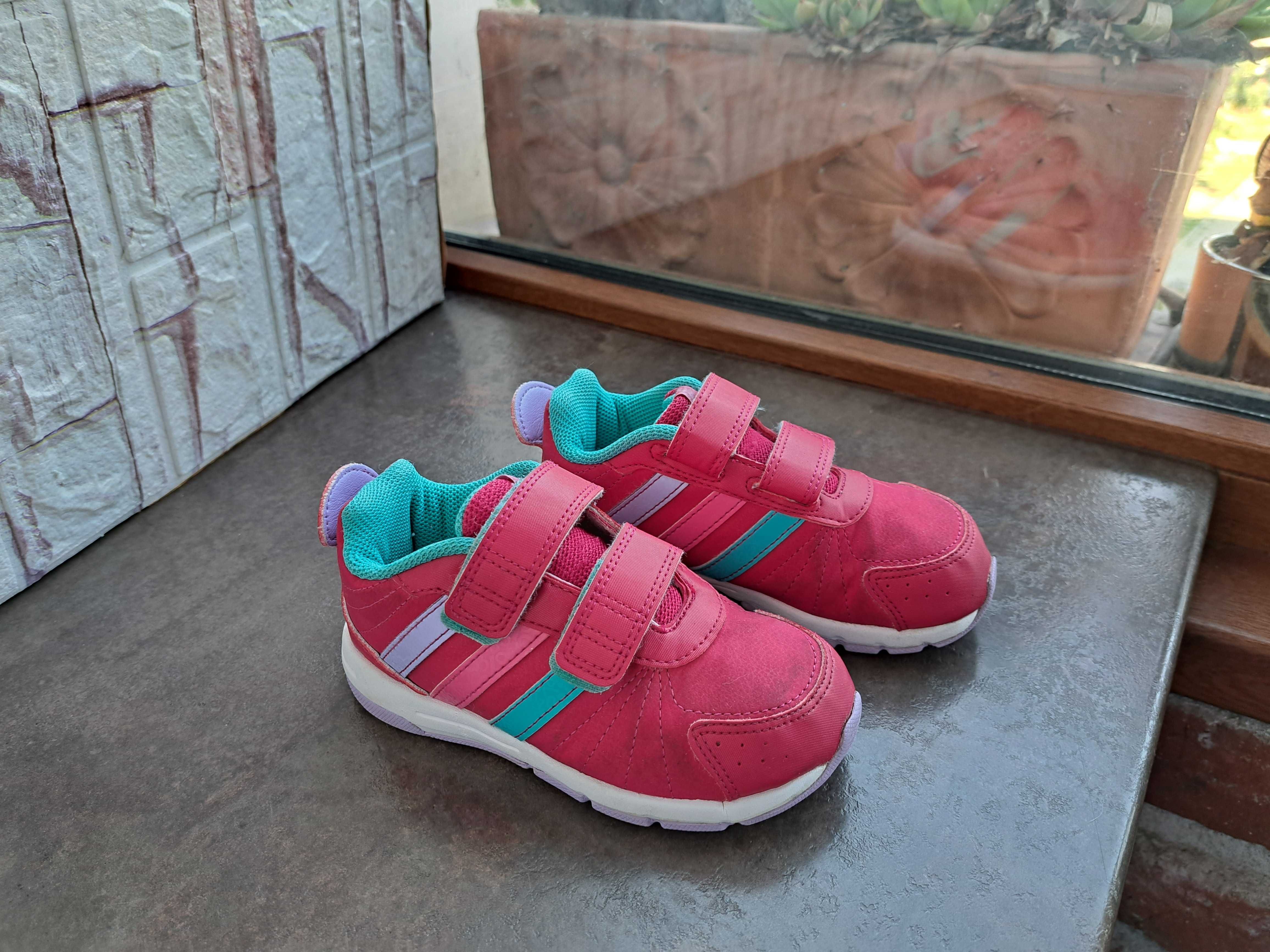 детски маратонки Adidas,кецове,спортни обувки,адидас,ном.25,5
