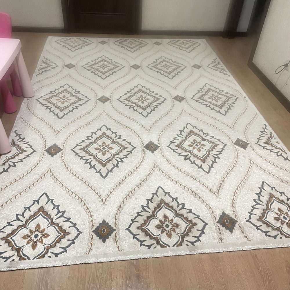 Продам ковер, возможна доставка, размер 2х3, легкий