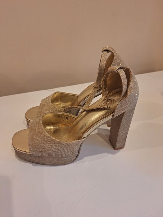 Златисти официални обувки