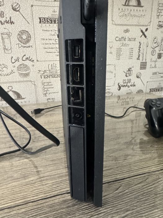 Vând PS4 Slim 500GB